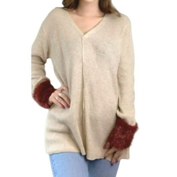 Loveriche V-Neck Oversized Beige Sweater with Rust Faux Fur Cuffs Size Small NWT - Picture 1 of 7